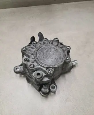 Audi A4 S4 B7 8E 8H Fuel injection high pressure pump 03G145209C