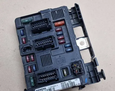 Citroen C3 Fuse module 9643498880