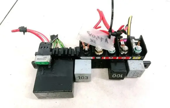Seat Toledo II (1M) Fuse box set 8L0941822