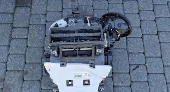 Peugeot 208 II Interior heater climate box assembly housing 9827649480