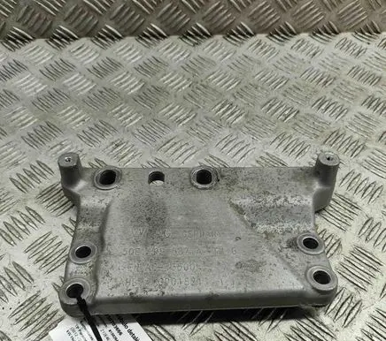 Volkswagen Golf VII Engine mounting bracket 5QE199587A
