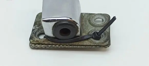 Mercedes-Benz 190 230 W110 W111 Rear door lock loop/hook striker