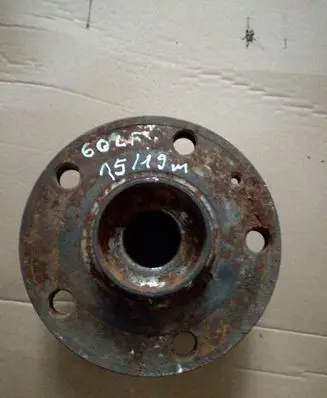 Volkswagen Golf Sportsvan Front wheel hub