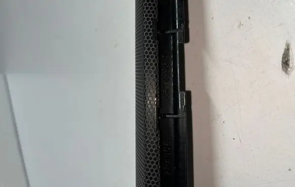 Volvo XC70 Dash center air vent grill 2612398