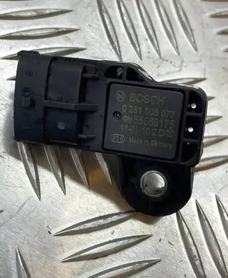 Opel Insignia A Air pressure sensor 55568175