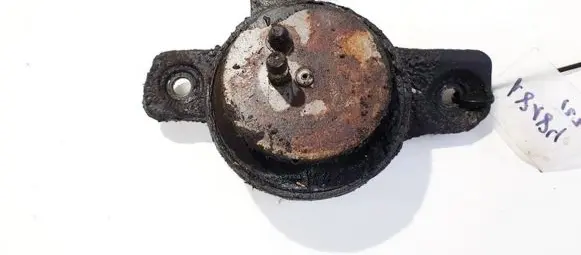 Subaru Legacy Engine mount bracket