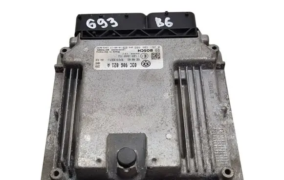 Volkswagen PASSAT B6 Engine control unit/module 03C906021A 03C906021 0261S04469