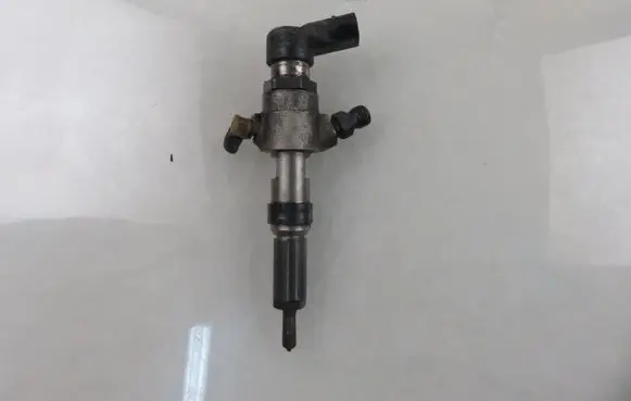 Fuel injector