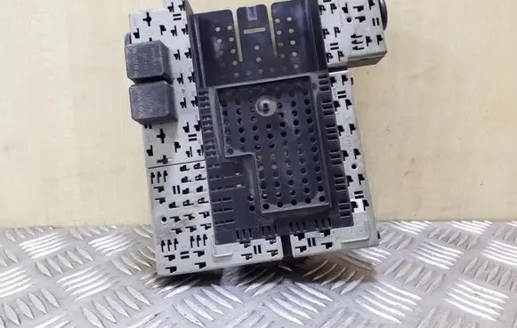 Volvo V70 Fuse module