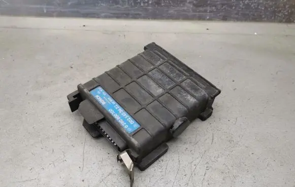 Mercedes-Benz E W124 Engine control unit/module 0280800100 0025453632