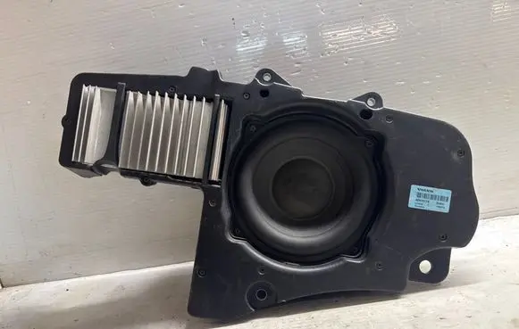 Volvo XC90 Subwoofer speaker 30679176