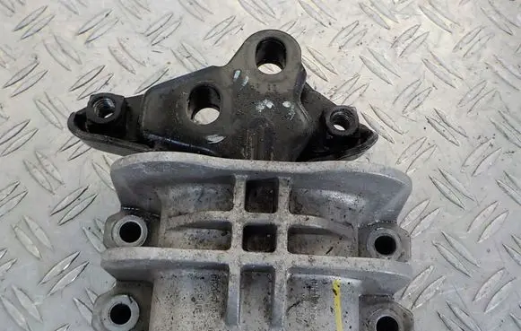 Ford Transit Custom Engine mounting bracket BK217M124BA