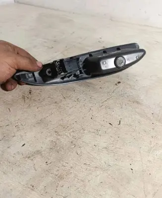 Nissan Primera Electric window control switch 82961AV760