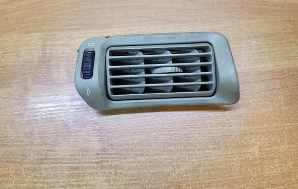 Volvo XC90 Dashboard side air vent grill/cover trim 31150