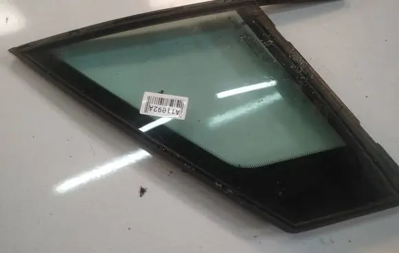 Citroen C4 I Front door vent window glass four-door AS2