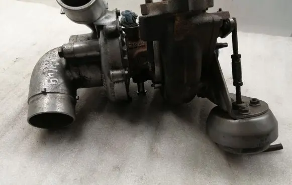 Toyota Avensis T250 Turbo 172010R020