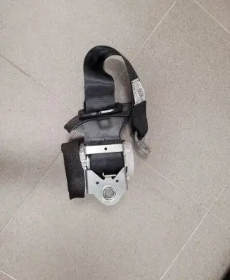 Volkswagen Scirocco Rear seatbelt 1K8857806 TYP45702 212YD41811711S