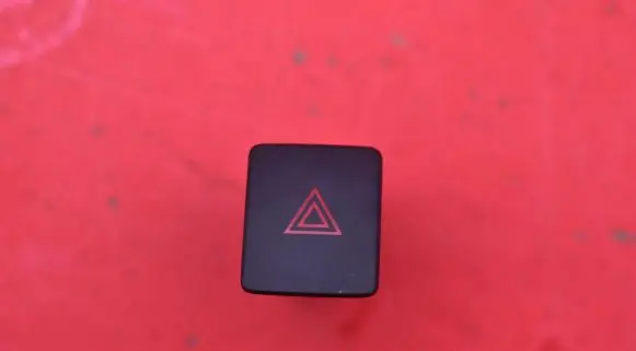Nissan Qashqai Hazard light switch 299125472