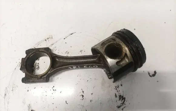 Volkswagen PASSAT B5 Piston with connecting rod