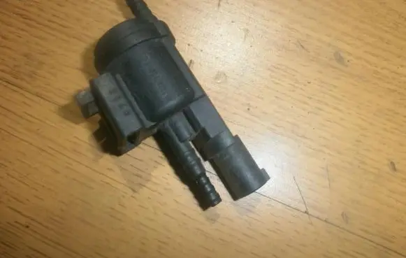 Mercedes-Benz C W202 Turbo solenoid valve 0025401497