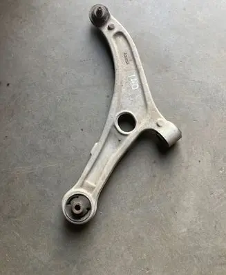 Hyundai i40 Front lower control arm/wishbone 848106