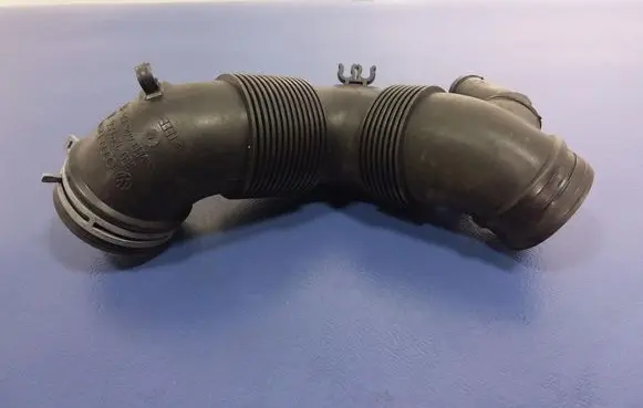 Volkswagen Golf Plus Air intake hose/pipe 3C0129654M