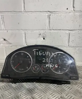 Volkswagen Tiguan Speedometer (instrument cluster) 5N0920970D V00040001