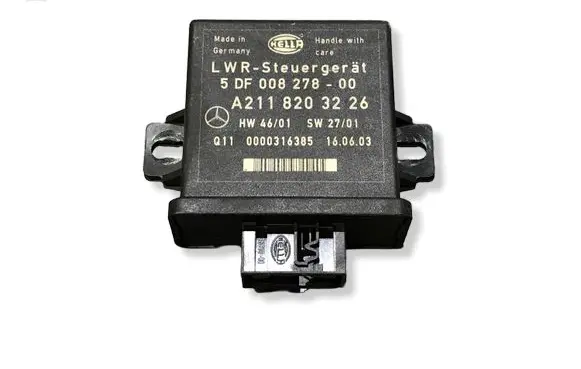 Mercedes-Benz E W211 Light module LCM A2118203226 5DF00827800 0000316385