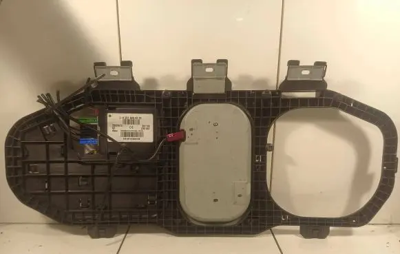 Mercedes-Benz ML W164 Aerial antenna amplifier A2518202275 06T138 S4513F4613803108