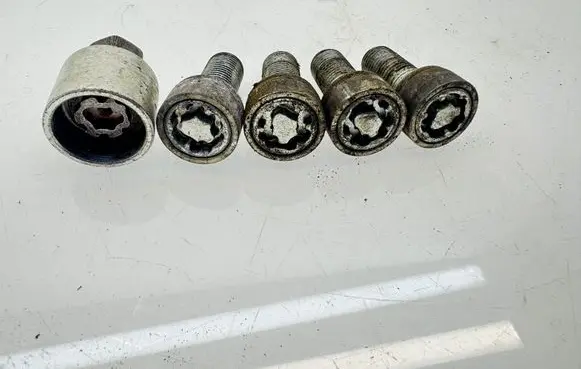 Nuts/bolts