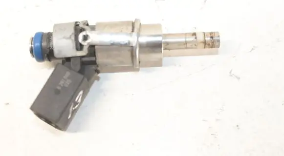 Audi A4 S4 B7 8E 8H Fuel injector 06F906036A 0261500020