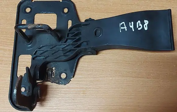 Audi A4 S4 B8 8K Engine bonnet/hood lock/latch loop/hook 8T0823480