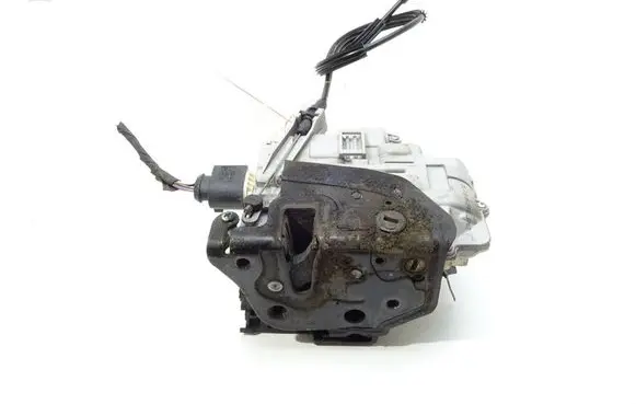 Seat Toledo III (5P) Rear door lock 5P0839012