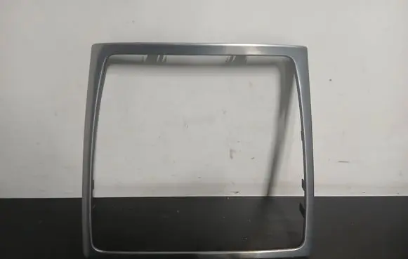 Volvo V70 Radio/GPS head unit trim 30572110 30672110