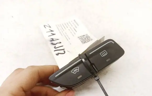 Ford Focus Windscreen/window heater switch AM5T18K574AB