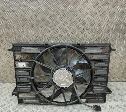 Audi Q7 4M Radiator cooling fan shroud 8W0121003B 0130707410