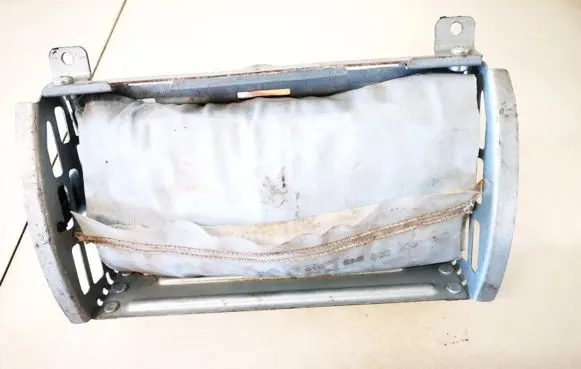 Mitsubishi Carisma Passenger airbag