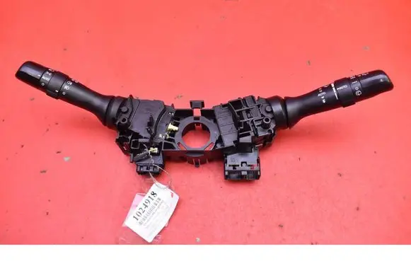 Toyota Avensis Verso Other switches/knobs/shifts 05190-17F373