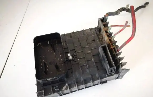 Skoda Yeti (5L) Fuse box set 1k0937125d 0-1718307-3