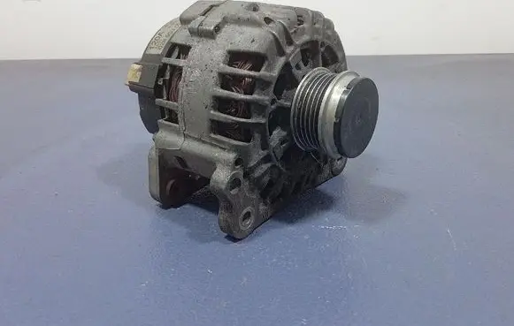 Audi A4 S4 B5 8D Generator/alternator 028903029E