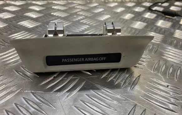 Mitsubishi Space Star Passenger airbag on/off switch 7003A130 10092975