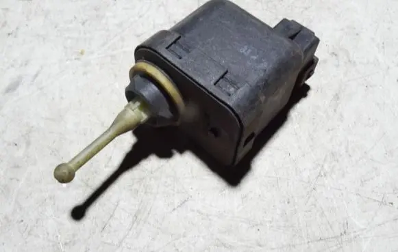 Headlight level adjustment motor