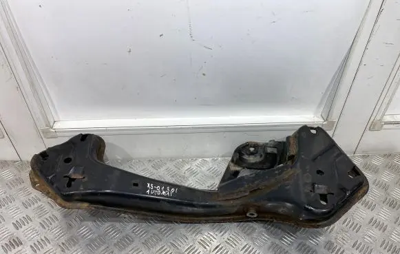 Gearbox mounting bracket