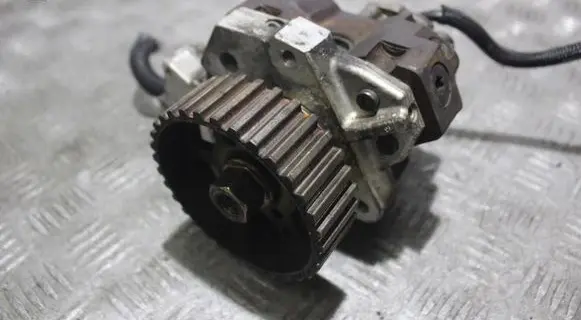 Ford Focus C-MAX Fuel injection high pressure pump 