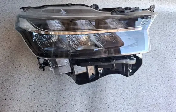 Suzuki SX4 S-Cross Headlight/headlamp NN17246312R QM11YAA 6429R
