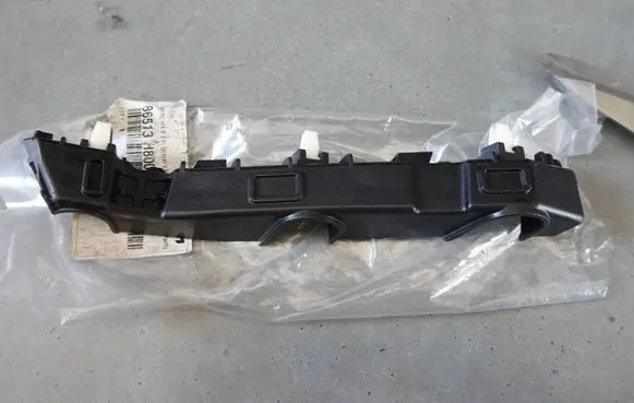 KIA Rio Front bumper mounting bracket 86513H8000