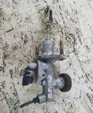 Nissan Almera Tino Clutch slave cylinder 