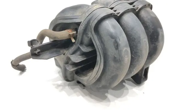 Toyota Yaris Intake manifold