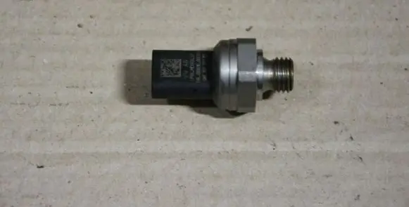 Volkswagen Golf VII Sensor 04E906277D
