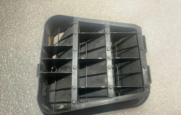 Audi A6 S6 C5 4B Quarter panel pressure vent 4B0819181B